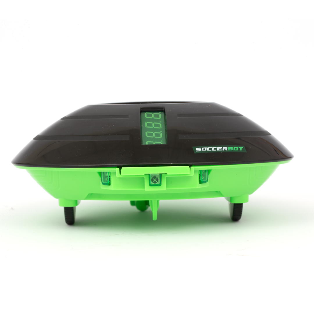 Un giocattolo verde e nero con un display digitale che legge 8888. È un robot da calcio.