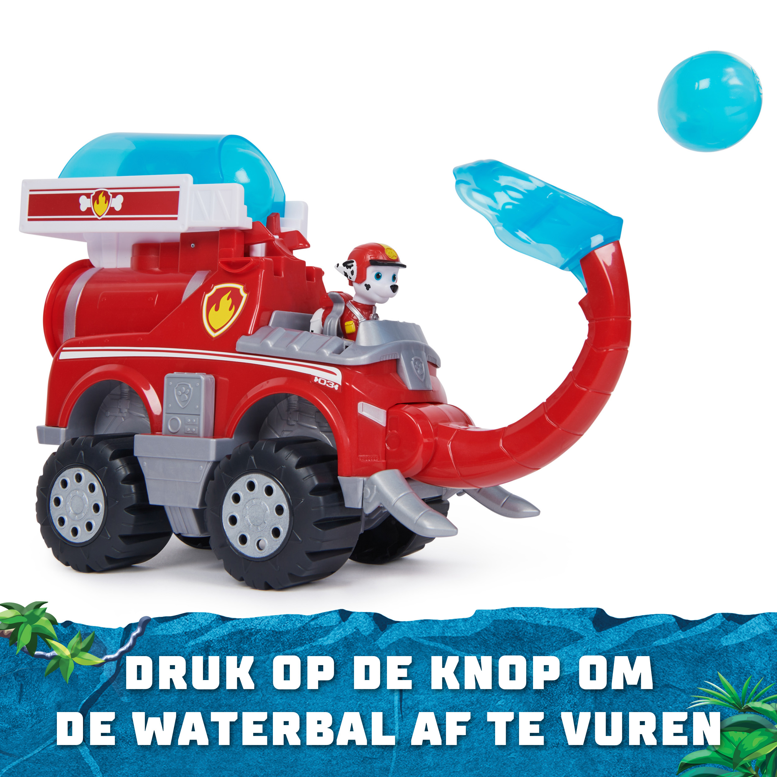 Ein roter Spielzeug-LKW mit blauer Wasserkanone, Kinderspielzeug im Sitz und Text unten.
