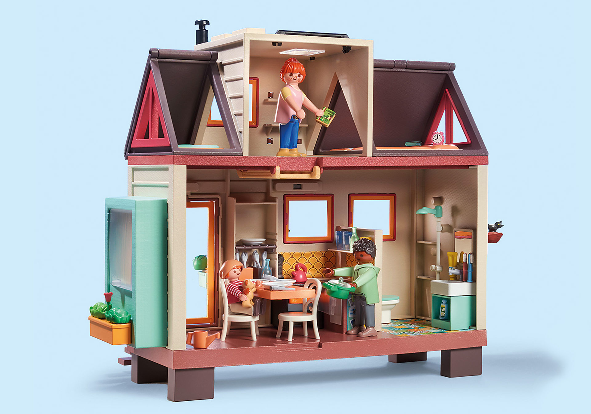 Ein Puppenhaus mit drei Spielfiguren darin. Das Haus ist aufgeschnitten, um das Innere zu zeigen.