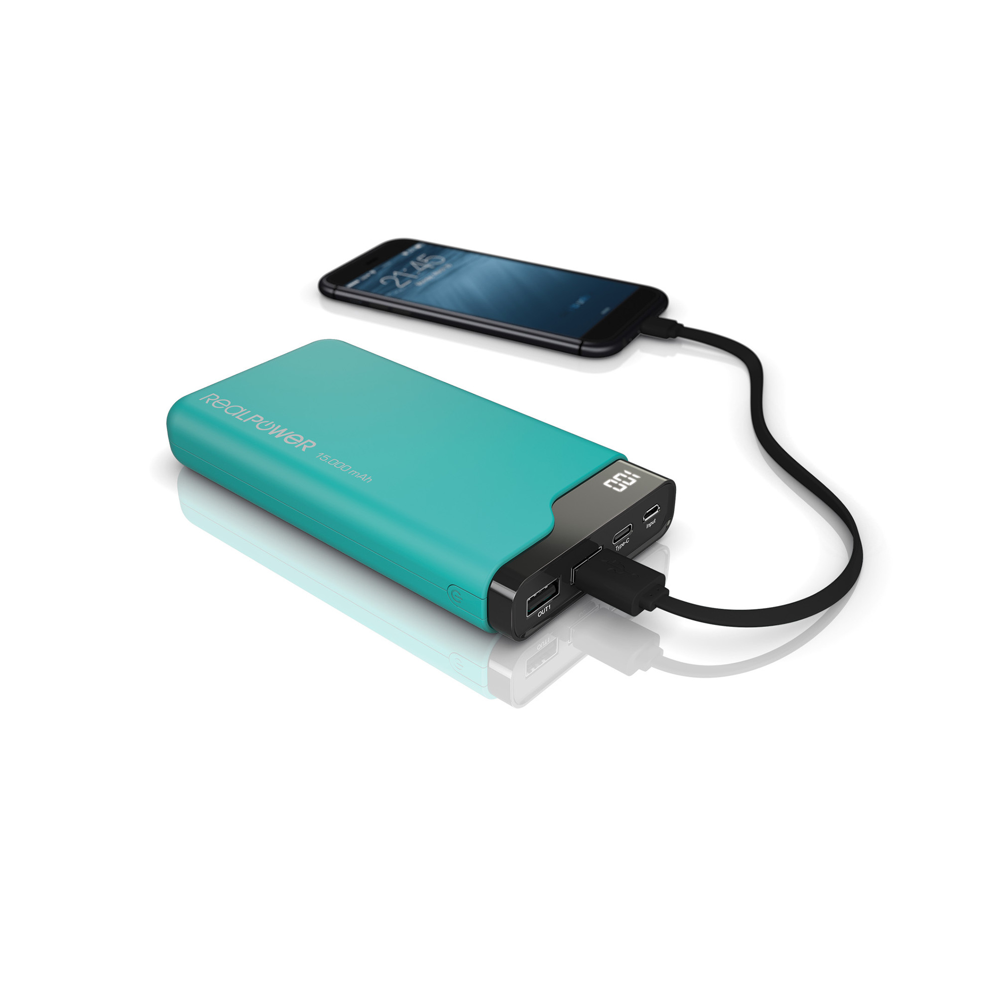 Türkisfarbene Powerbank lädt ein schwarzes Smartphone mit Kabel. Weißer Hintergrund.