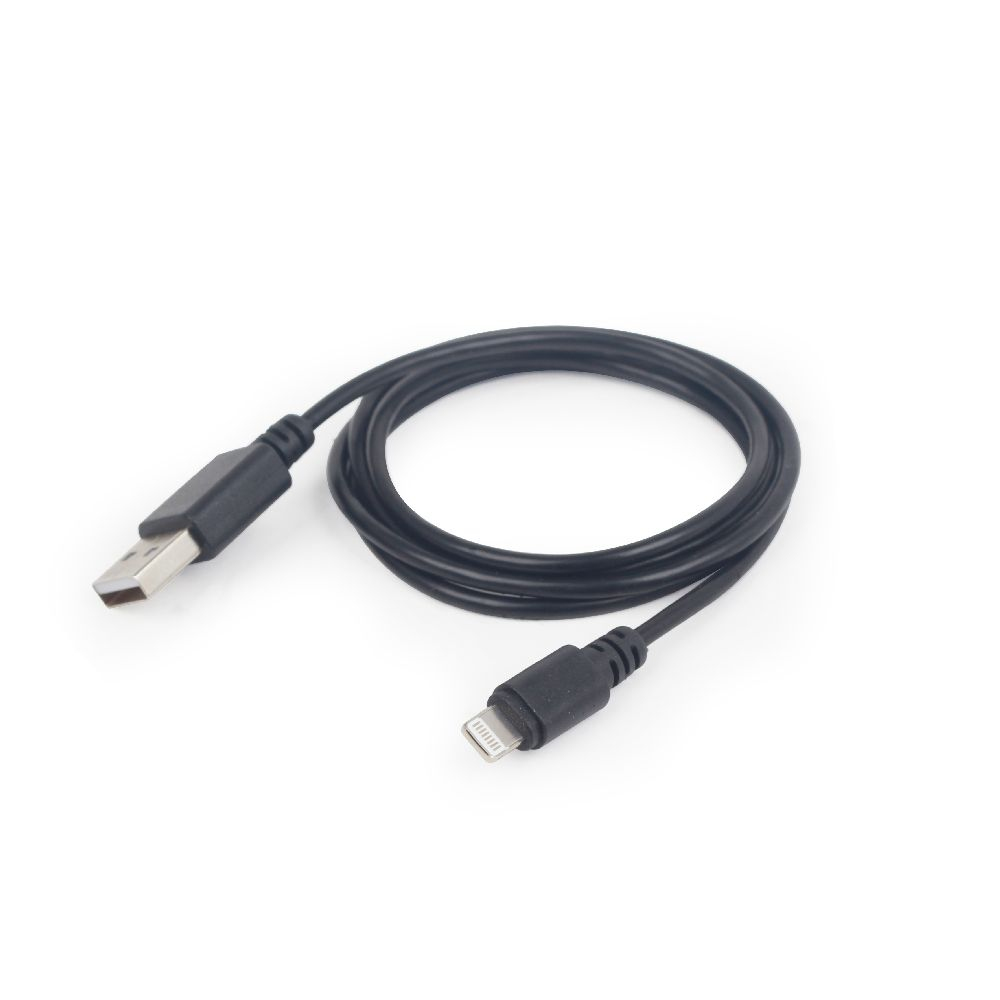 Czarny kabel USB do Lightning, zwinięty i leżący na białym tle, pokazujący oba złącza.