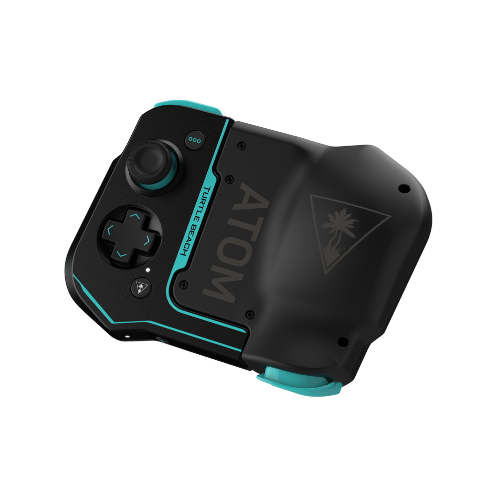 Un controller Turtle Beach ATOM nero e turchese. Il controller è su sfondo bianco.