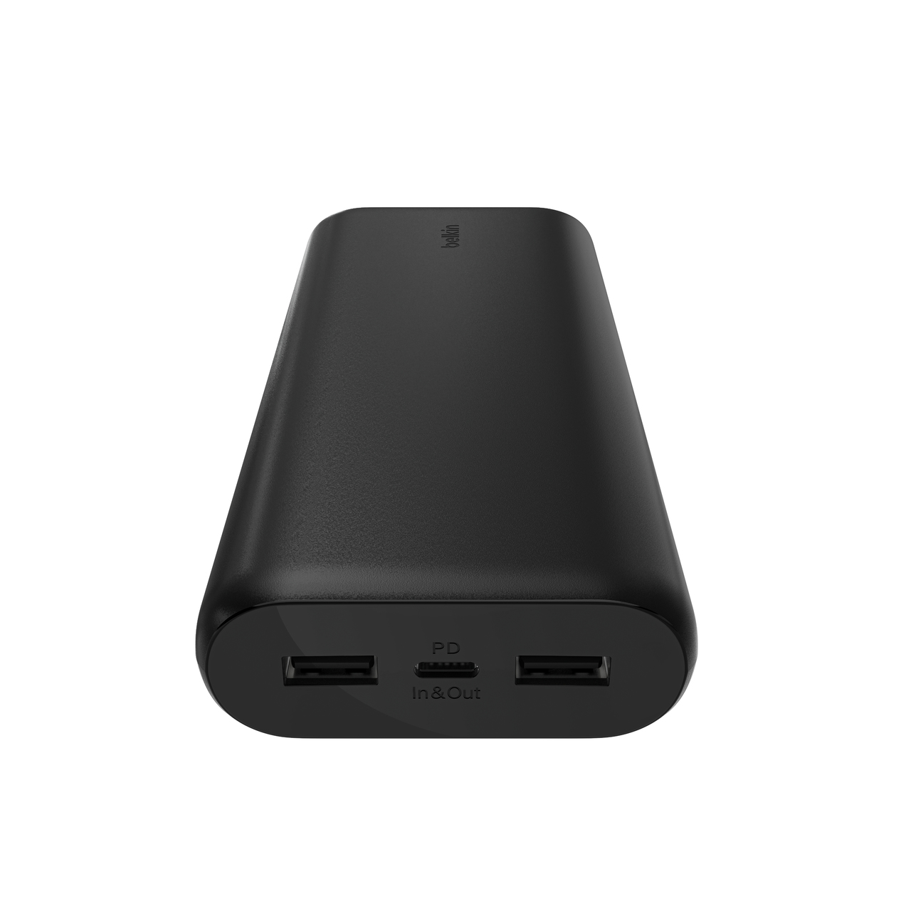 Power bank nera con due porte USB. Il logo Belkin è visibile in alto.