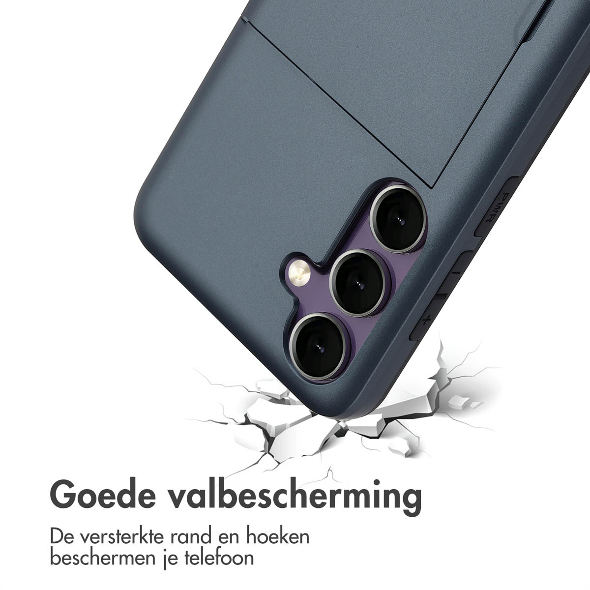 Telefoonhoesje op een oppervlak met scheuren. 3 cameralenzen. Tekst: 'Goede valbescherming'.