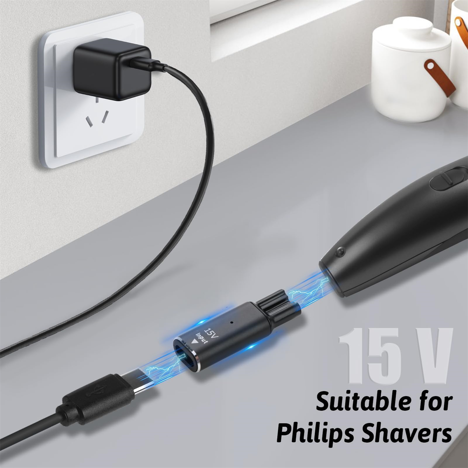 Ein schwarzer Adapter ist in eine Steckdose gesteckt. Ein Kabel verbindet sich mit einem Gerät mit blauer Elektrizität.
