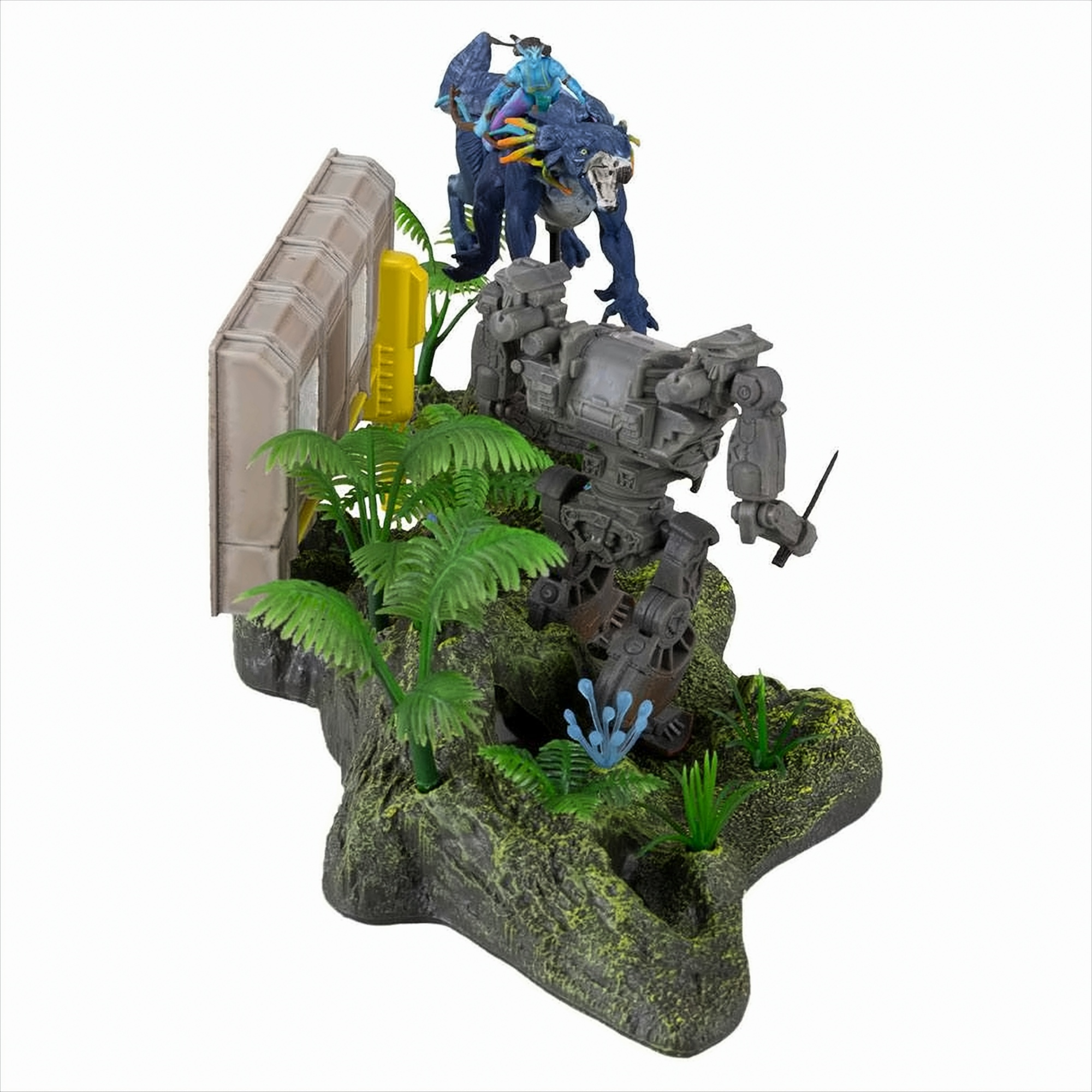 Avatar-Szene mit Figuren und einem Mech auf einem Diorama. Grüne Pflanzen und Felsbasis.
