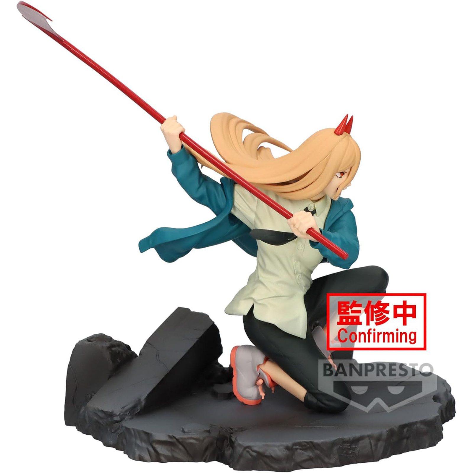 Figura de anime de una mujer con lanza, en pose de acción, sobre una base de roca.