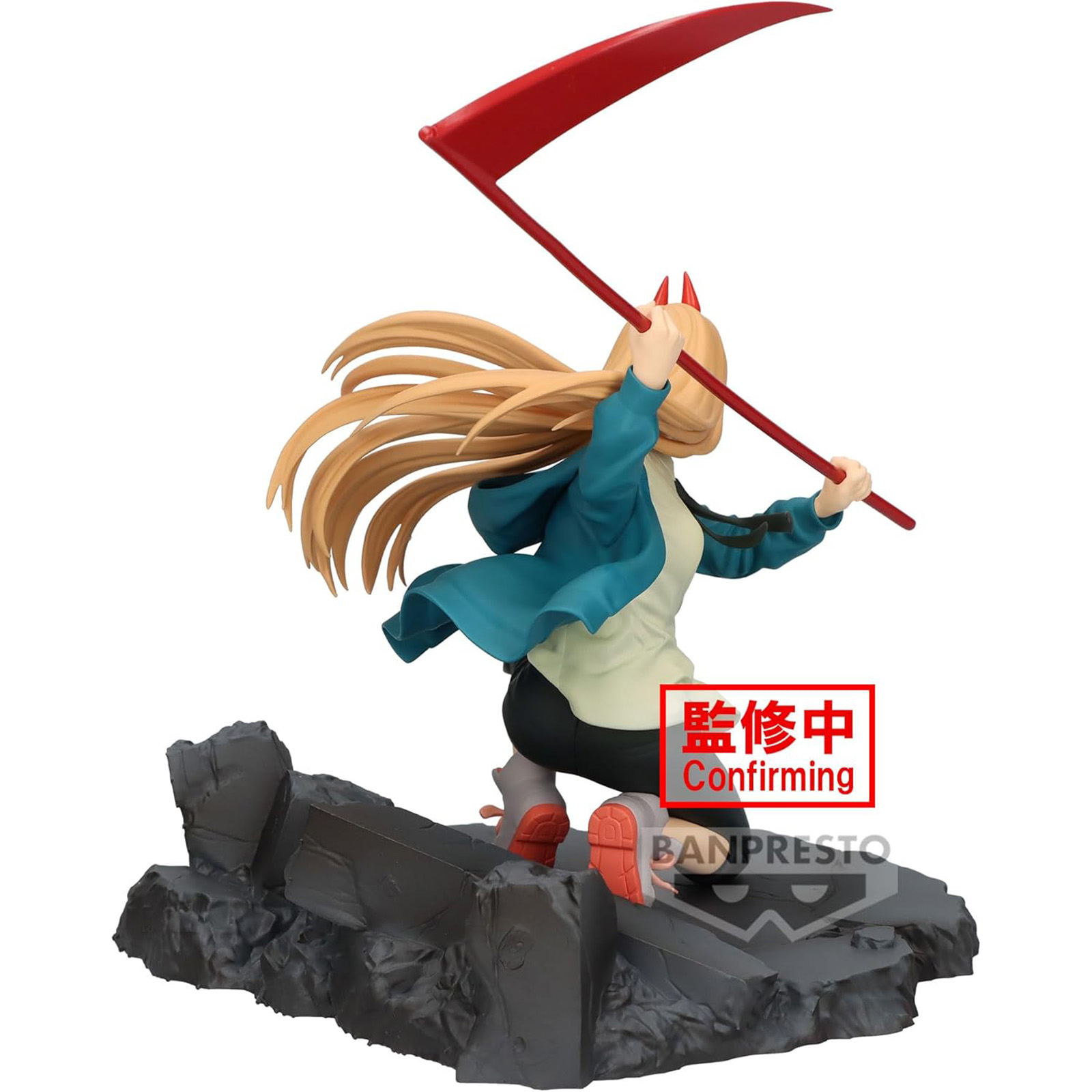 Figura de anime de una chica con cabello rubio sosteniendo una guadaña roja, sobre una base gris.