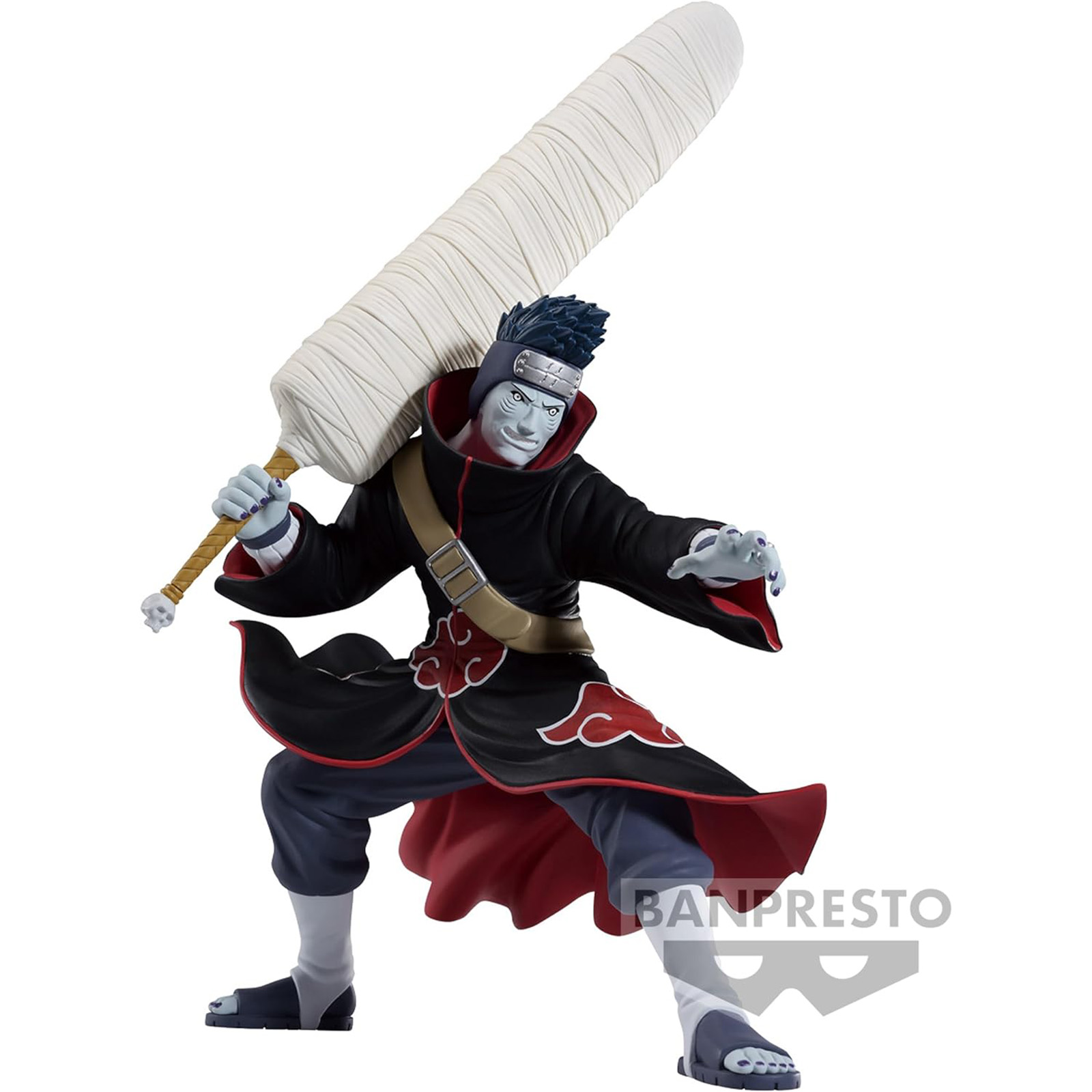Figura de anime de un hombre de piel azul con capa negra y roja, sosteniendo un gran pergamino blanco.