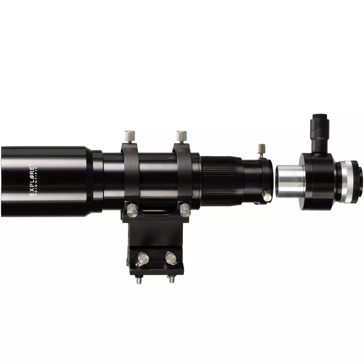 Un telescopio negro con lente y ocular separado, sobre un fondo blanco.