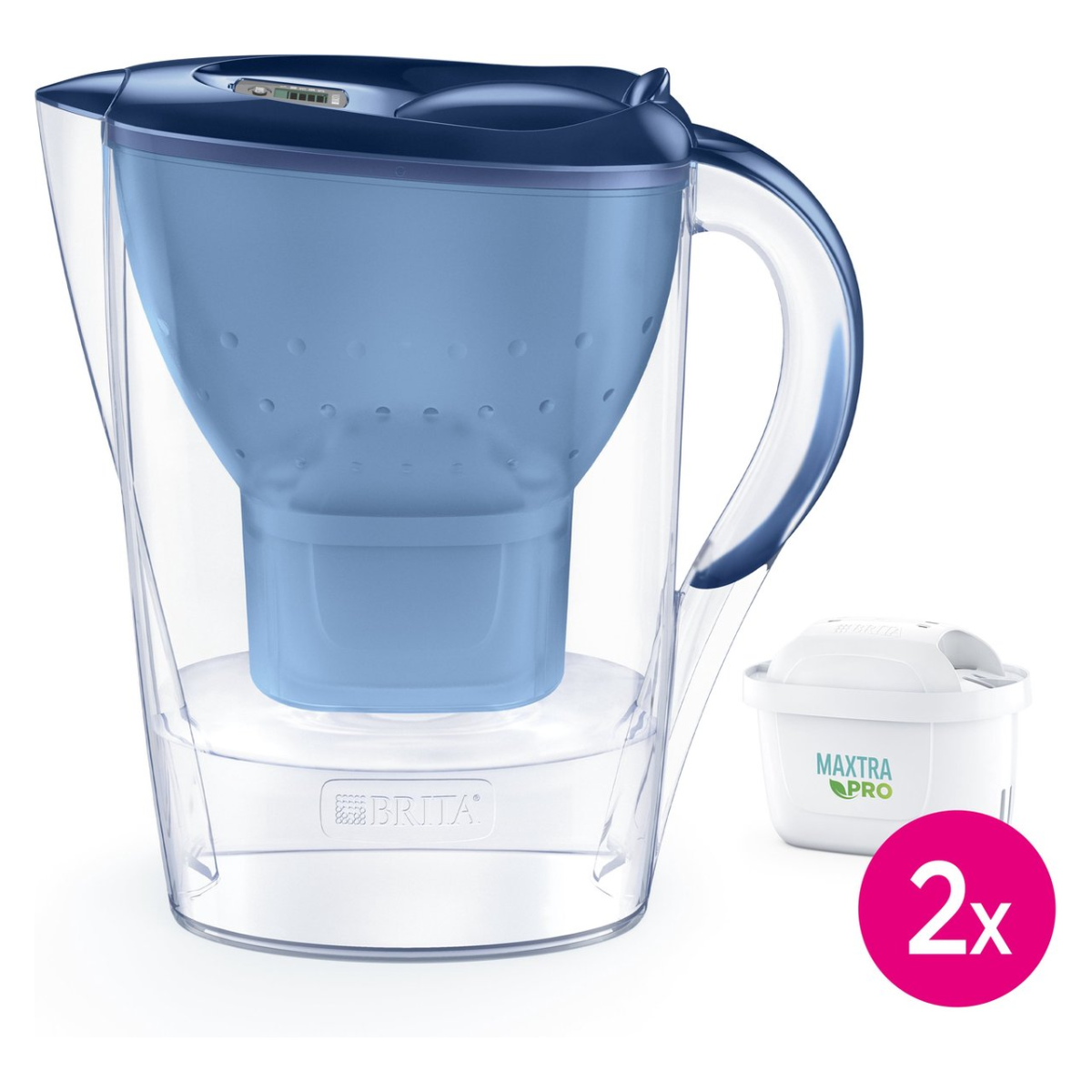 Niebiesko-biały dzbanek na wodę Brita z filtrem i wymianą filtra.