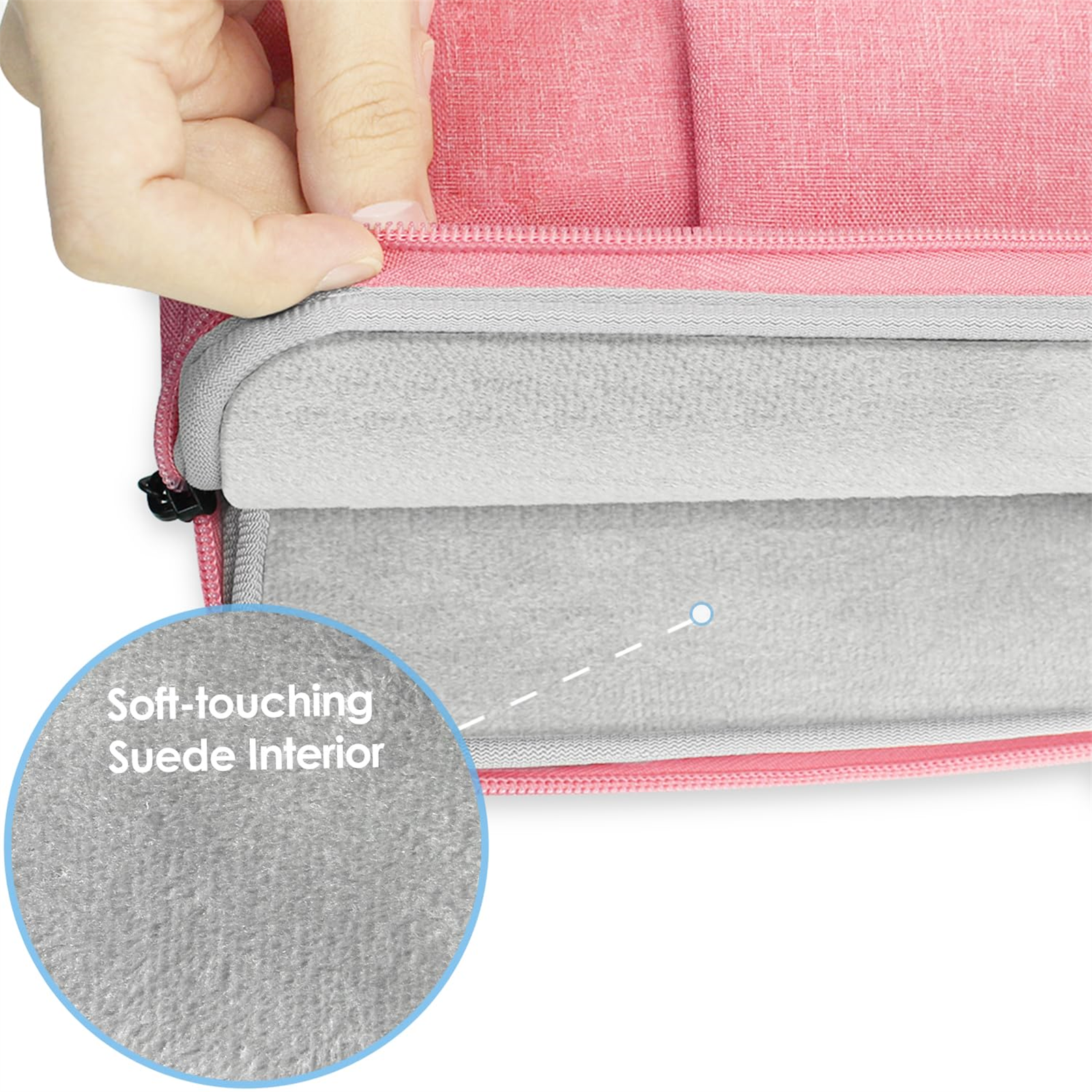 Rosa Laptop-Hülle innen mit weichem grauem Wildleder. Eine Hand öffnet die Hülle.