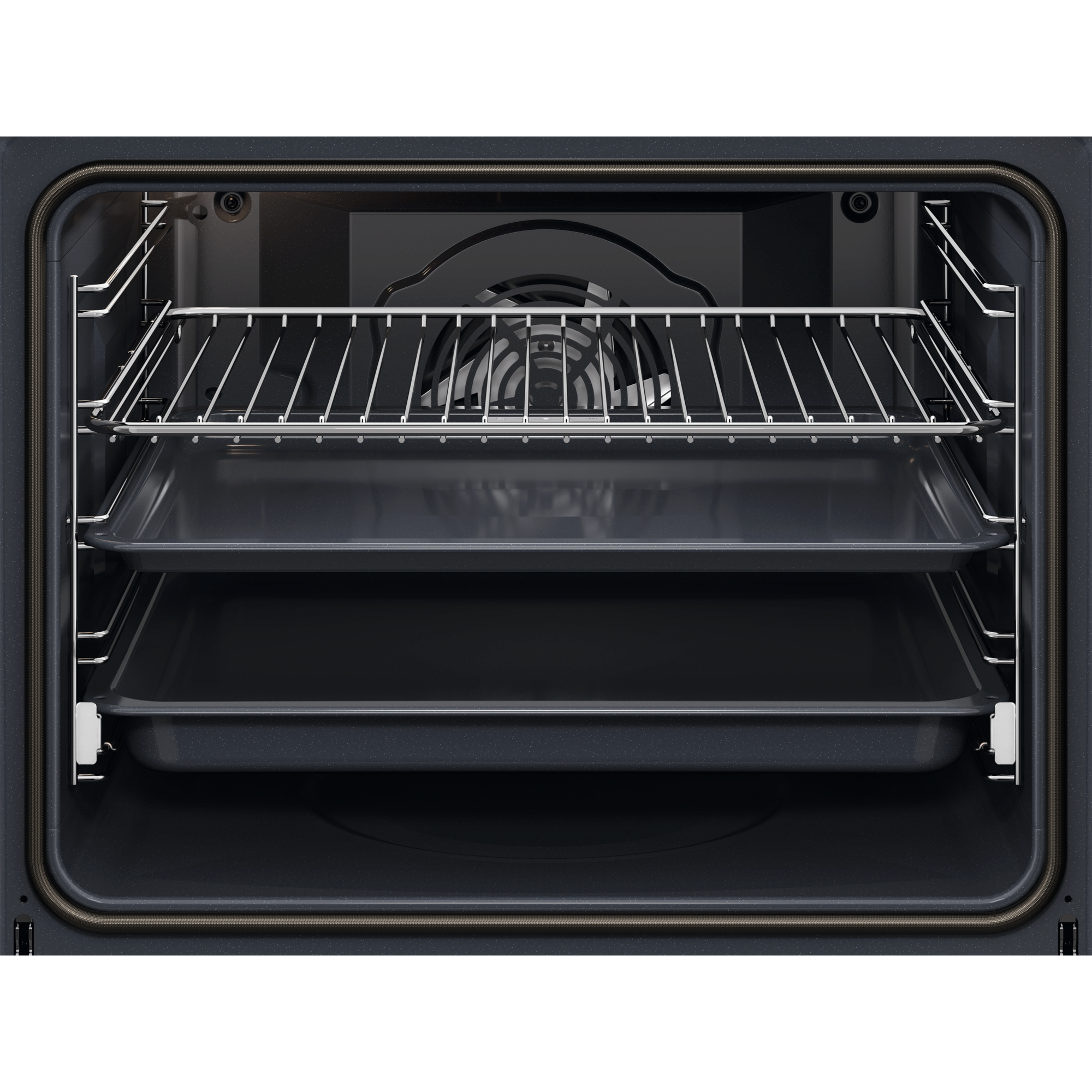 Wnętrze czarnego piekarnika z trzema tacami i widocznym wentylatorem.