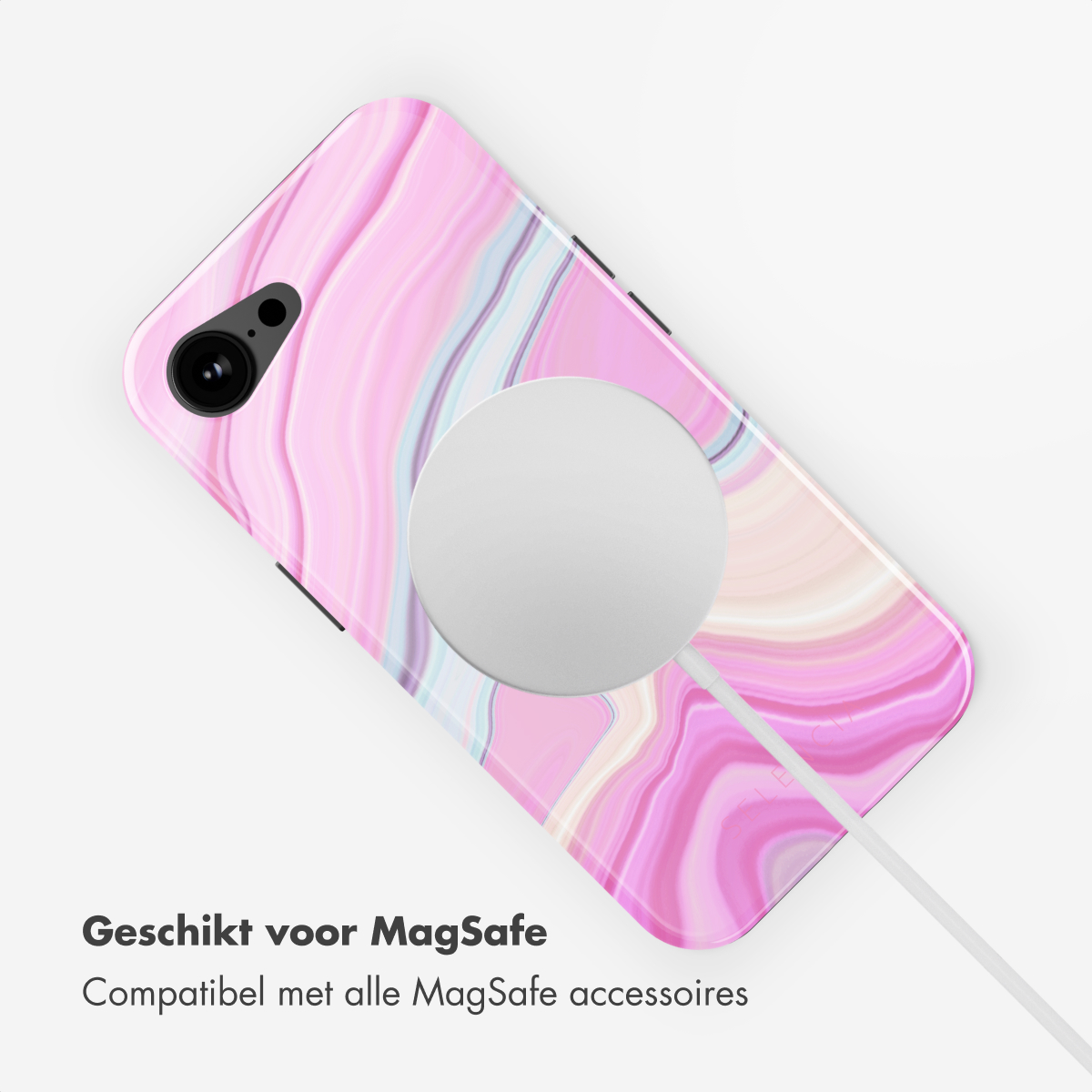 Una custodia per telefono con un design in marmo rosa, ricarica wireless. Un disco di ricarica bianco.