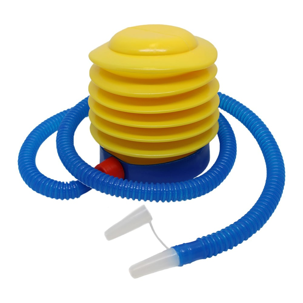 Pompe à pied jaune et bleue. Capot jaune, corps bleu et tuyau bleu avec buses blanches.