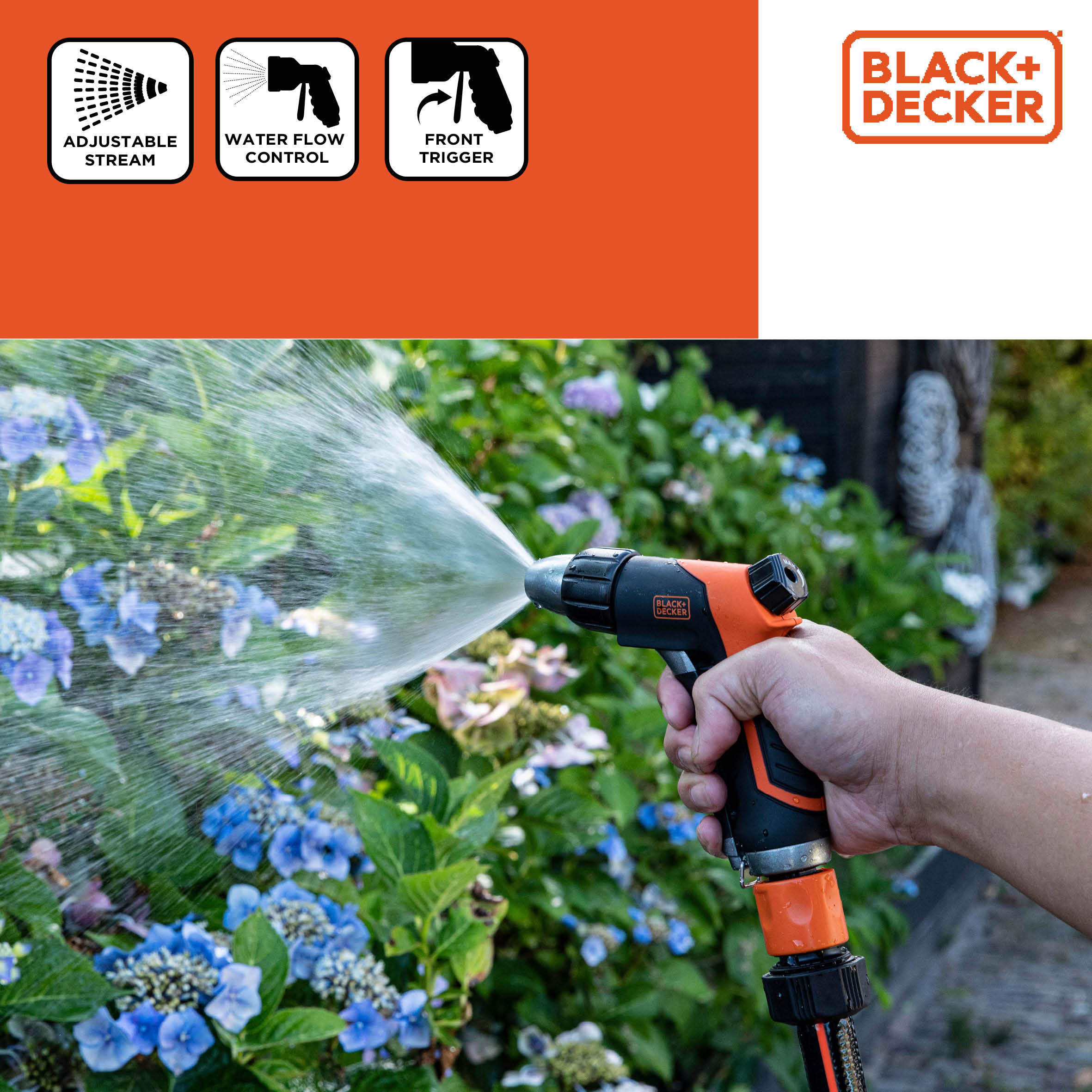 Hand waterplanten met een zwarte en oranje slang, de spray tonend.