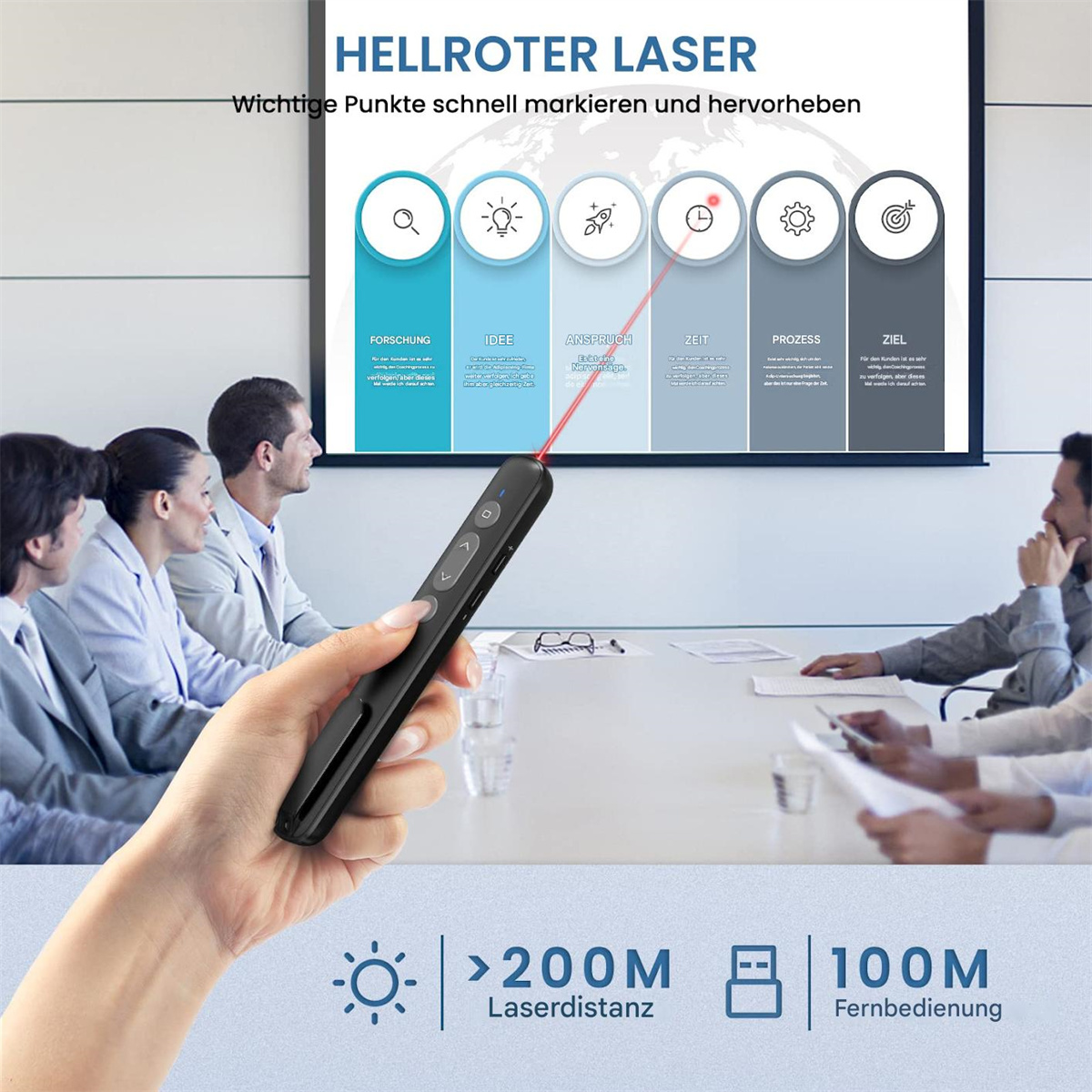 Person hält schwarzen Laserpointer in Konferenz. Präsentationsbildschirm im Hintergrund.