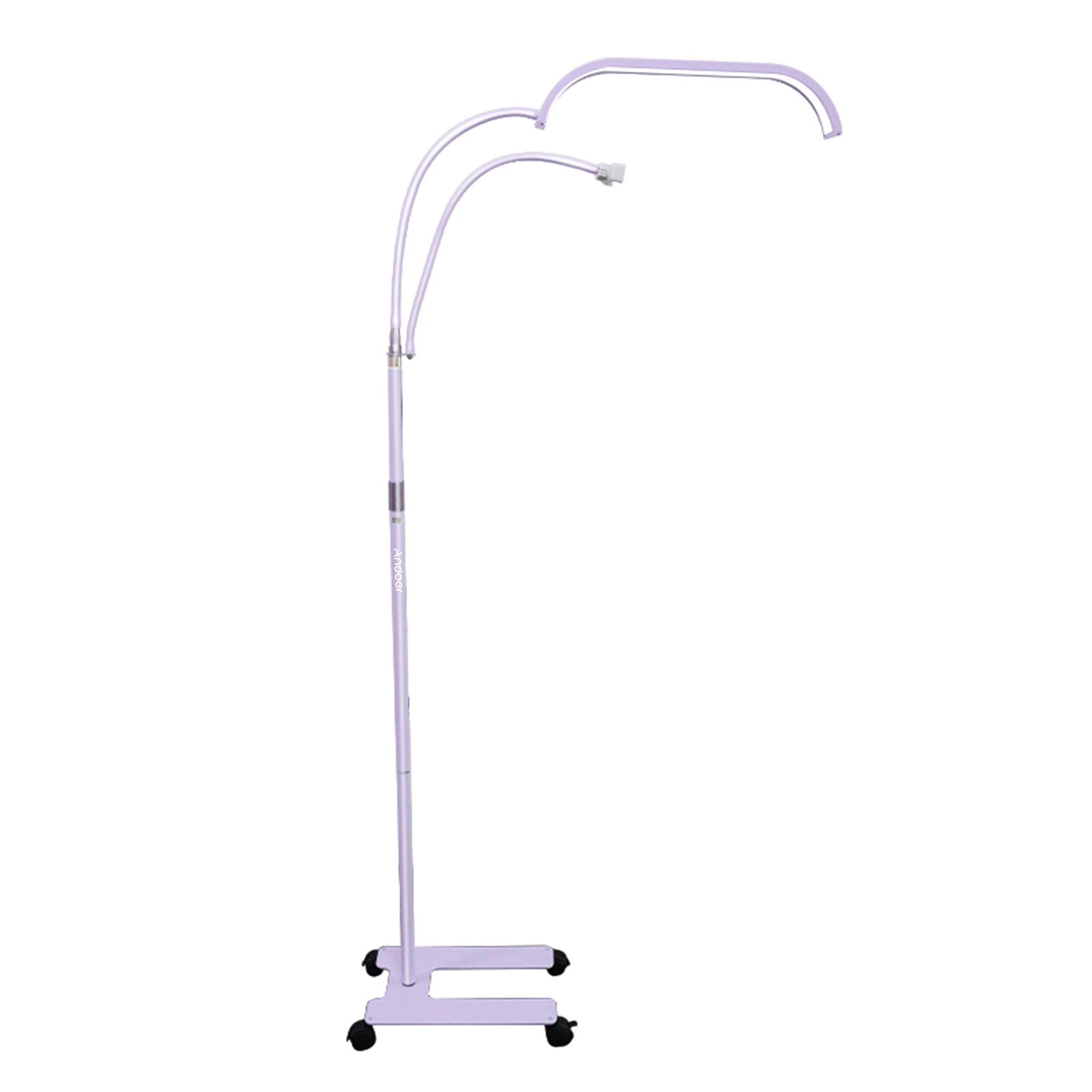 Eine lila Stehlampe mit zwei flexiblen Leuchtköpfen, auf Rädern, mit weißem Hintergrund.