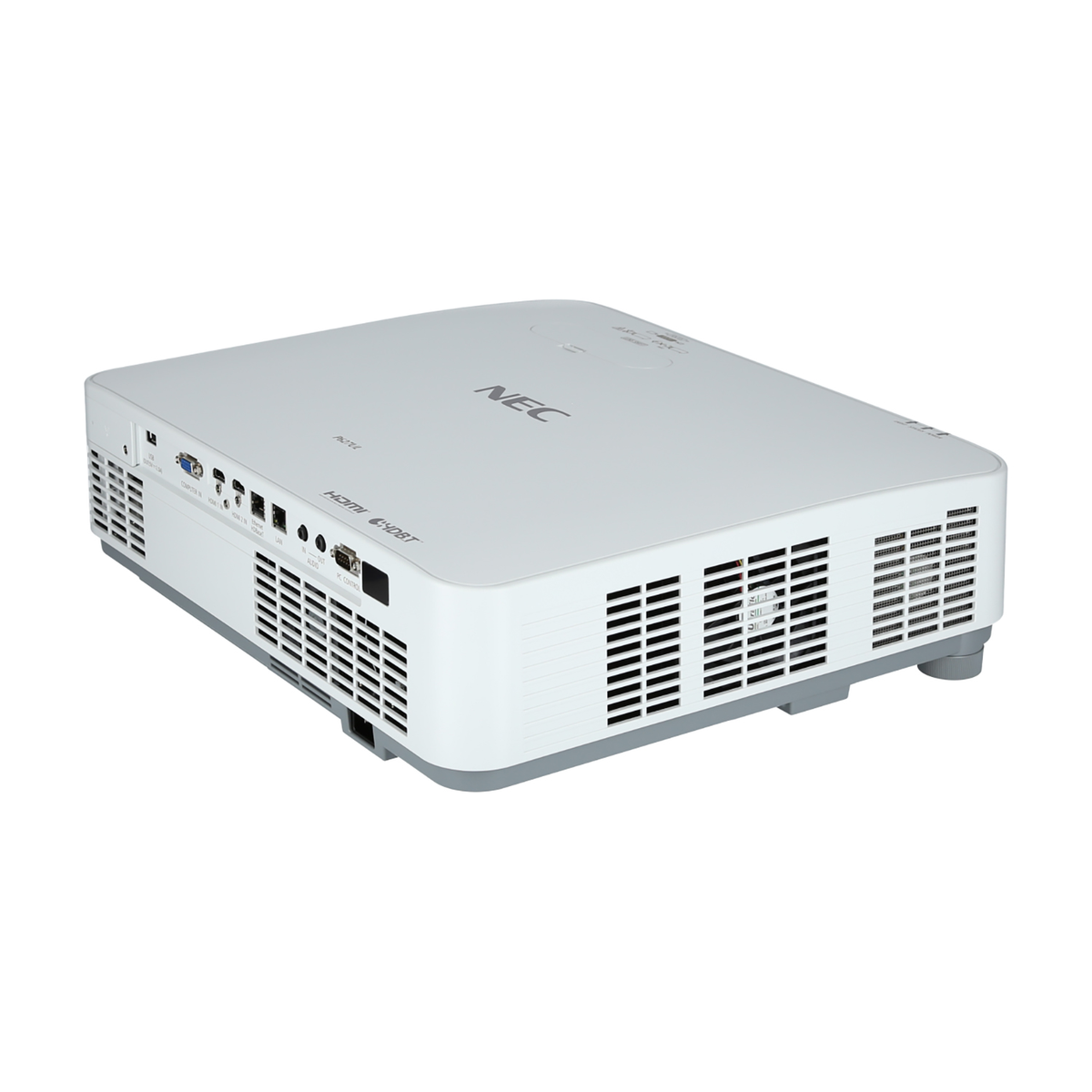 Biały projektor NEC na białej powierzchni, widok z boku. Pokazuje porty wejściowe z boku.
