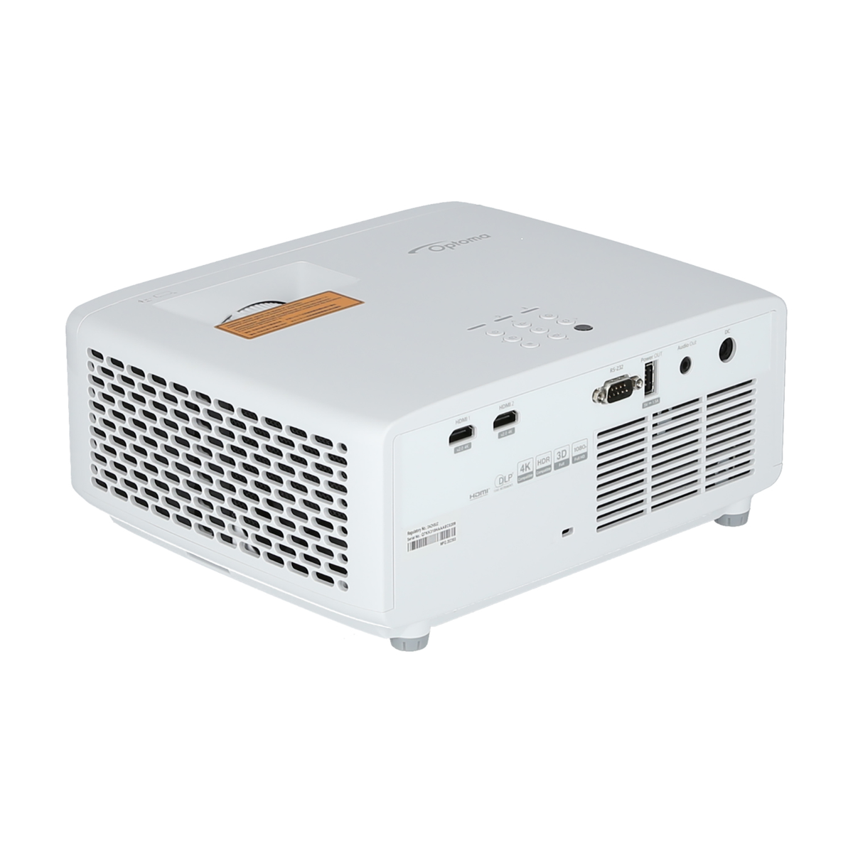 Biały projektor Optoma. Ma wiele portów i kratkę. Tło jest białe.