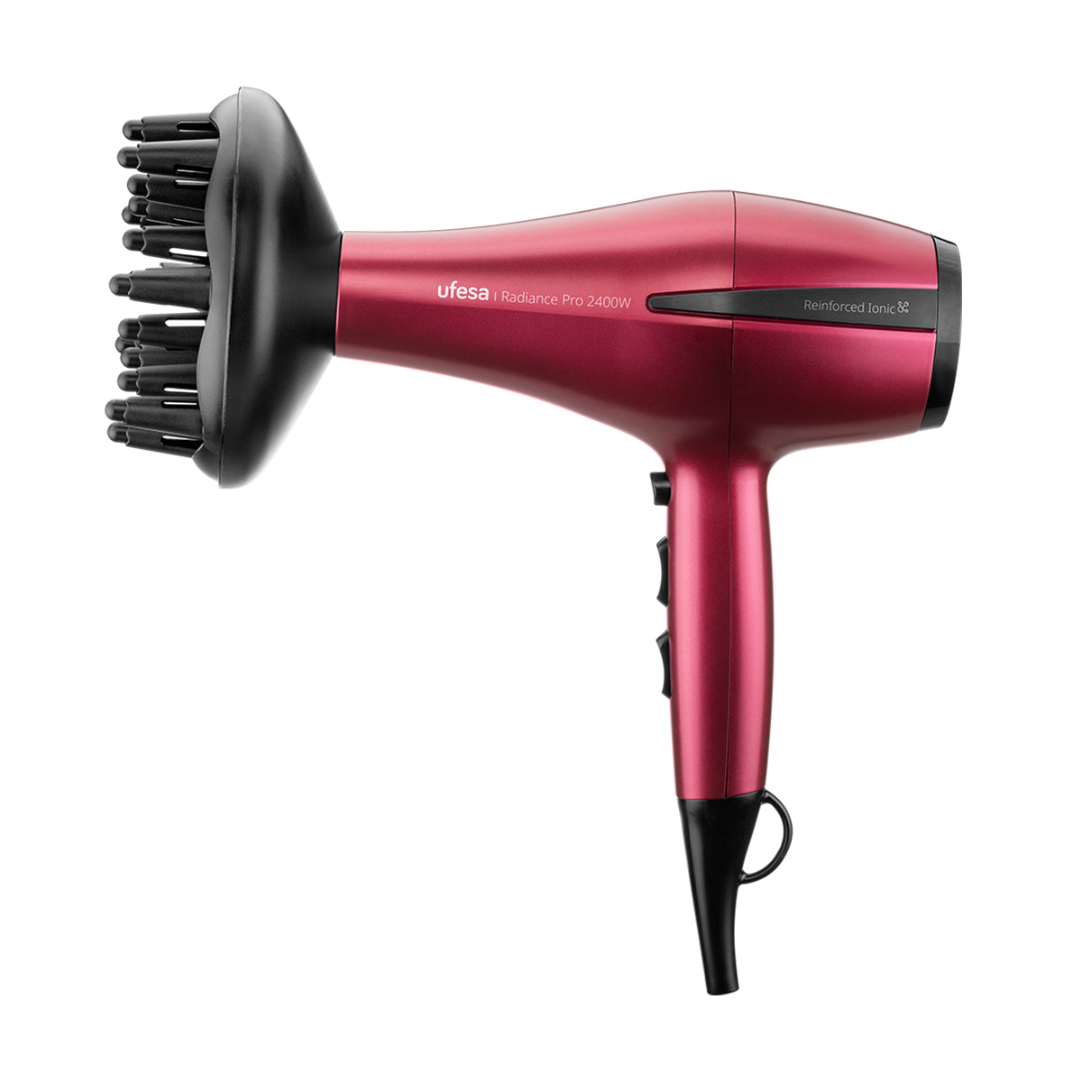 Asciugacapelli rosso con dettagli neri. Diffusore a sinistra. Sfondo bianco.