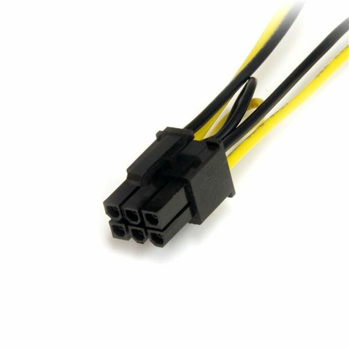Primer plano de un conector de alimentación con seis pines, compuesto de plástico negro y cables amarillos y negros.