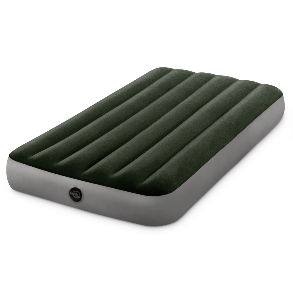 Groen en grijs opblaasbaar matras op een witte achtergrond. Toont een geribbeld oppervlak en een ventiel.