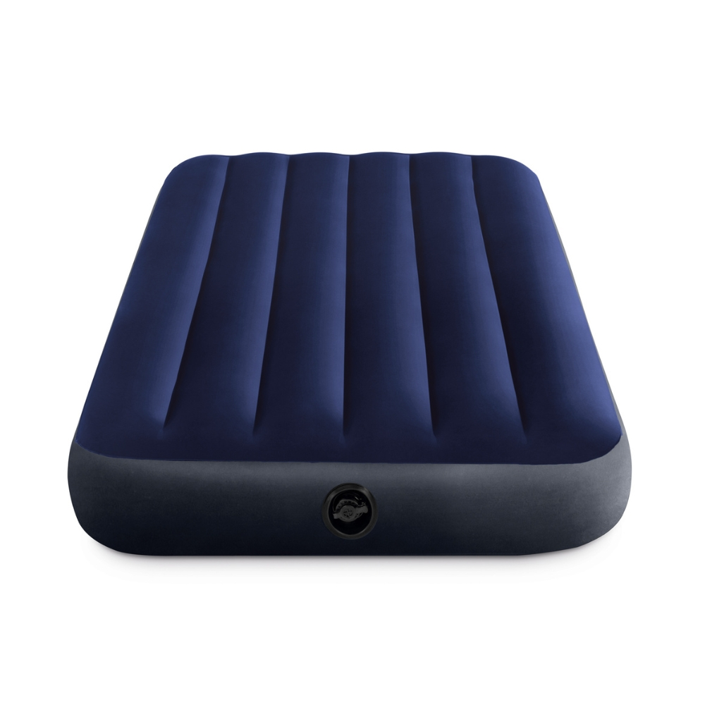Donkerblauwe opblaasbare matras. Grijze basis met zwarte klep.
