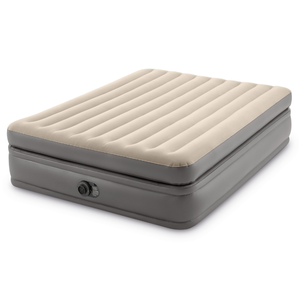 Een grijze opblaasbare matras met een beige toplaag. Rechthoekig, geribbeld en heeft een donkergrijze basis, witte achtergrond.