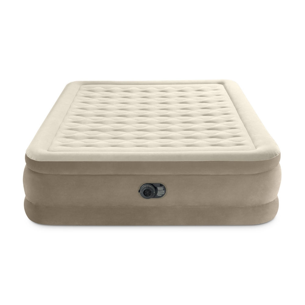 Beige en bruine luchtmatras. Rechthoekige vorm met een ventiel. Witte achtergrond.