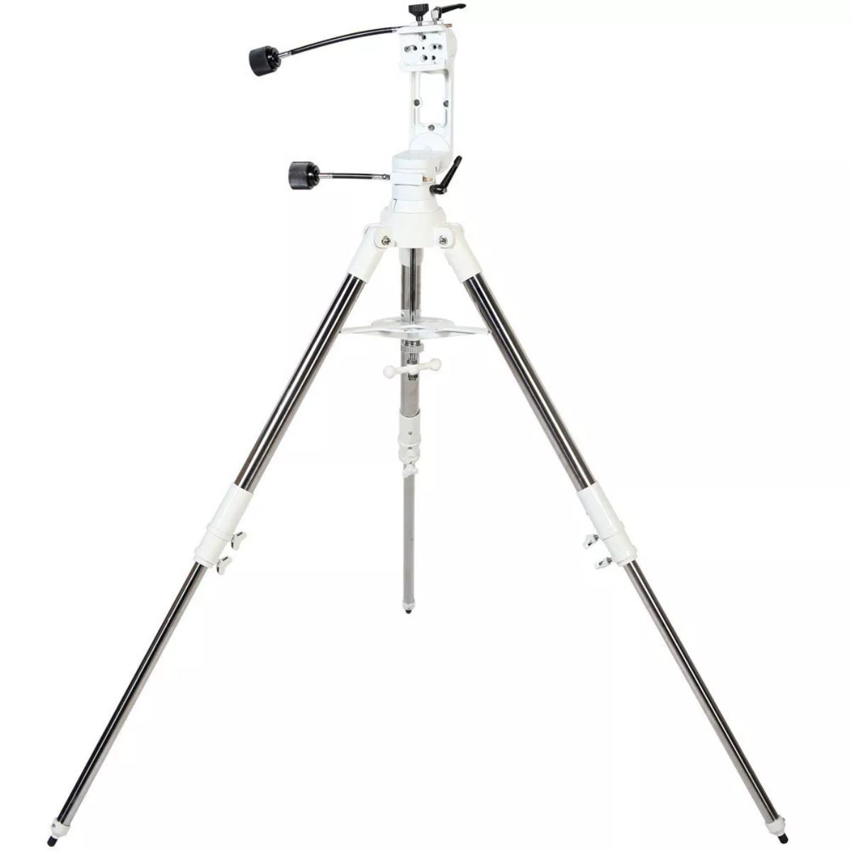 Un trípode blanco con montura de telescopio, sobre un fondo blanco.