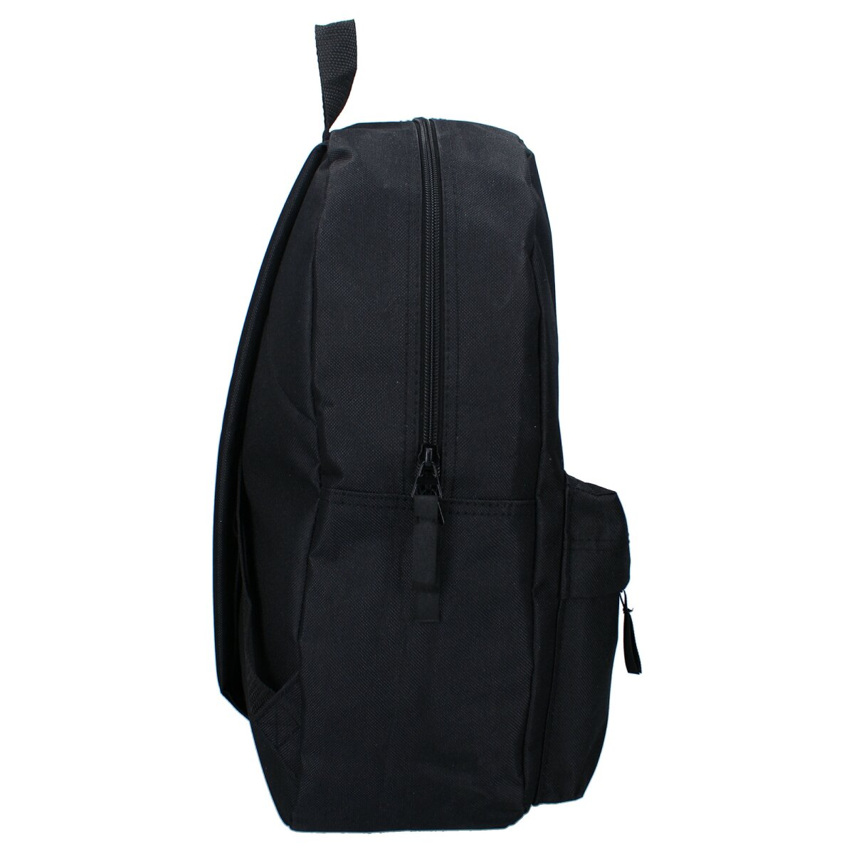 Schwarzer Rucksack, Seitenansicht, mit Reißverschluss und Seitentasche.