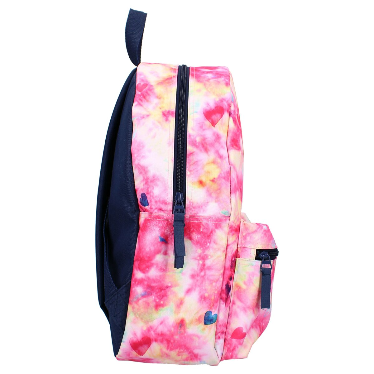 Seitenansicht eines Rucksacks mit Batikdesign, Herzen und Reißverschluss.