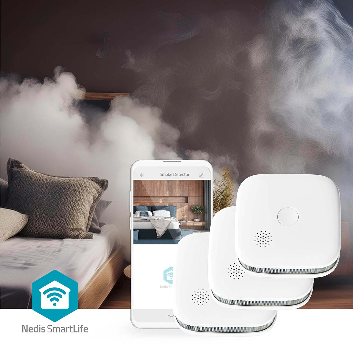 Intelligente Rauchmelder und ein Telefon. Bett und Raum im Hintergrund, voller Rauch.