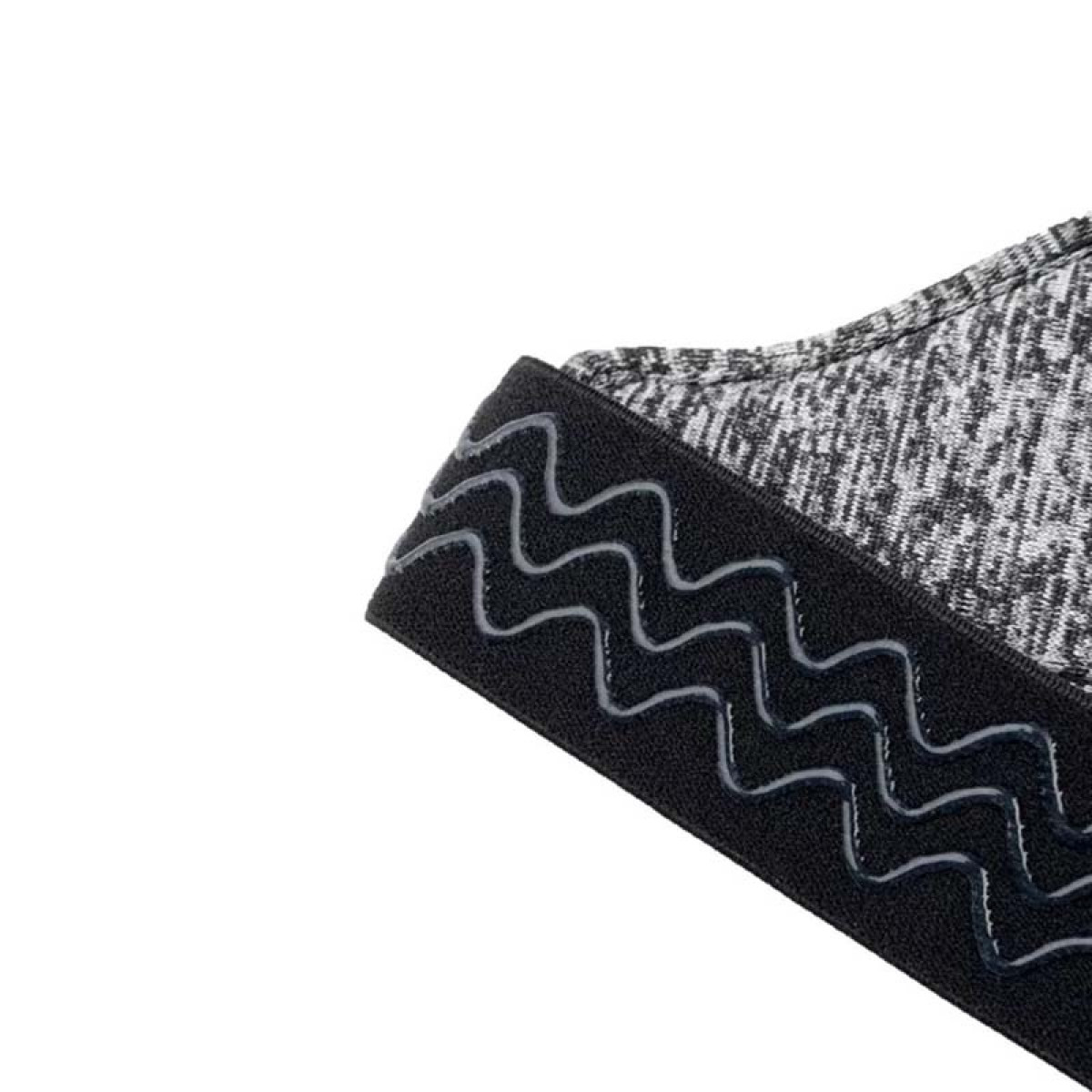 Close-up van een hoofdband. Zwart met een golvend design.