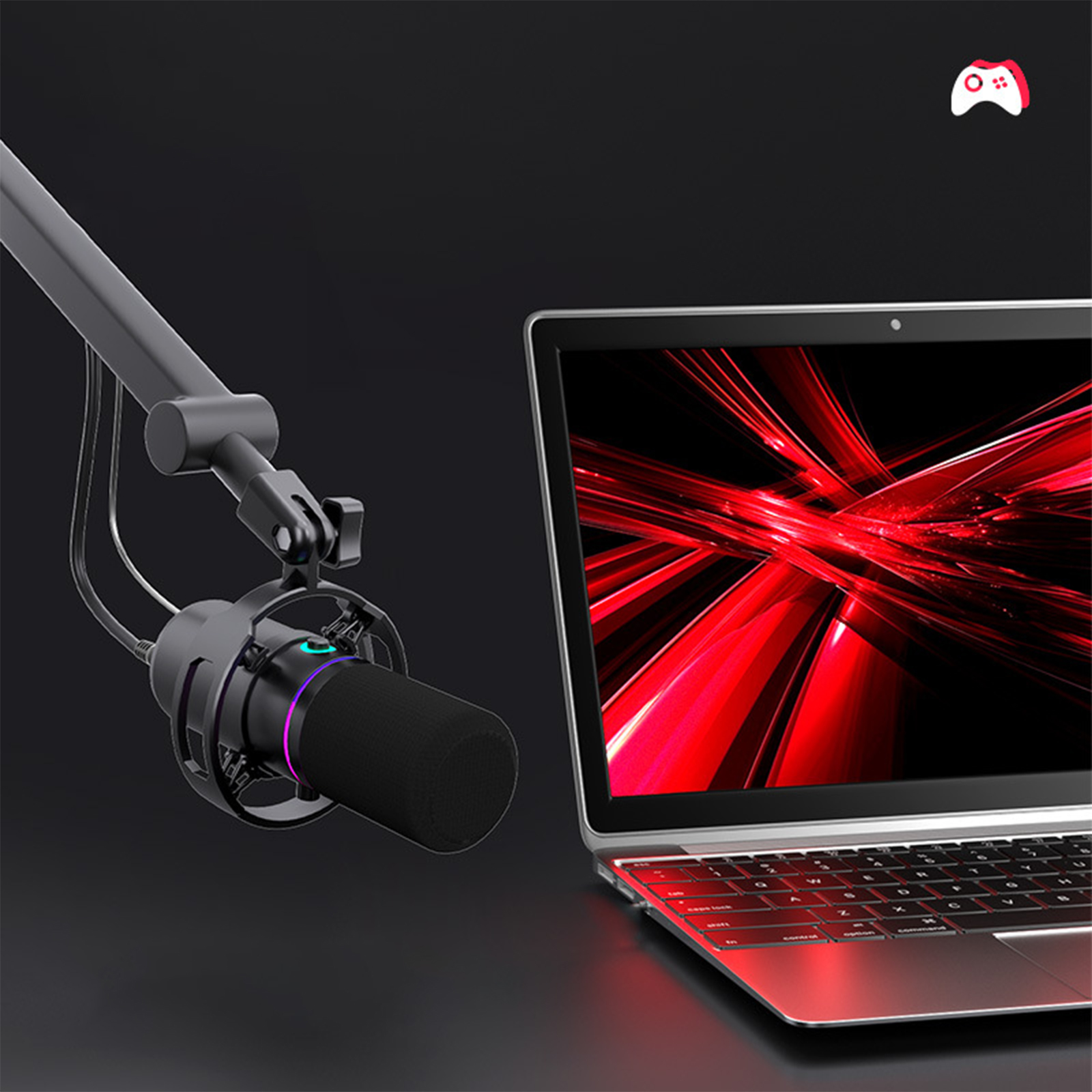 Ein Mikrofon auf einem Ständer neben einem Laptop. Der Hintergrund ist ein rotes, abstraktes Design.