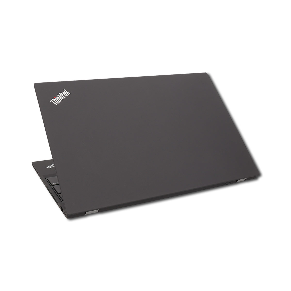 Schwarzer Laptop mit ThinkPad-Logo oben, leicht geöffnet, auf weißer Oberfläche.