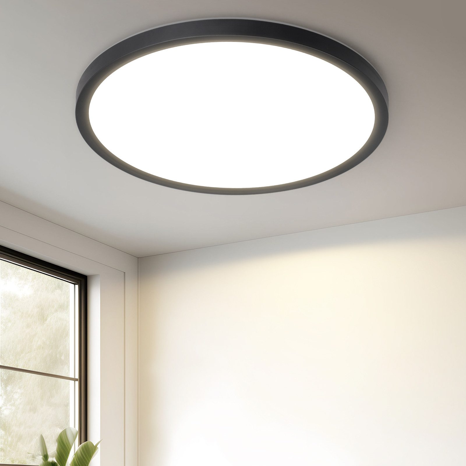 Una plafoniera a LED rotonda e bianca con bordo nero.