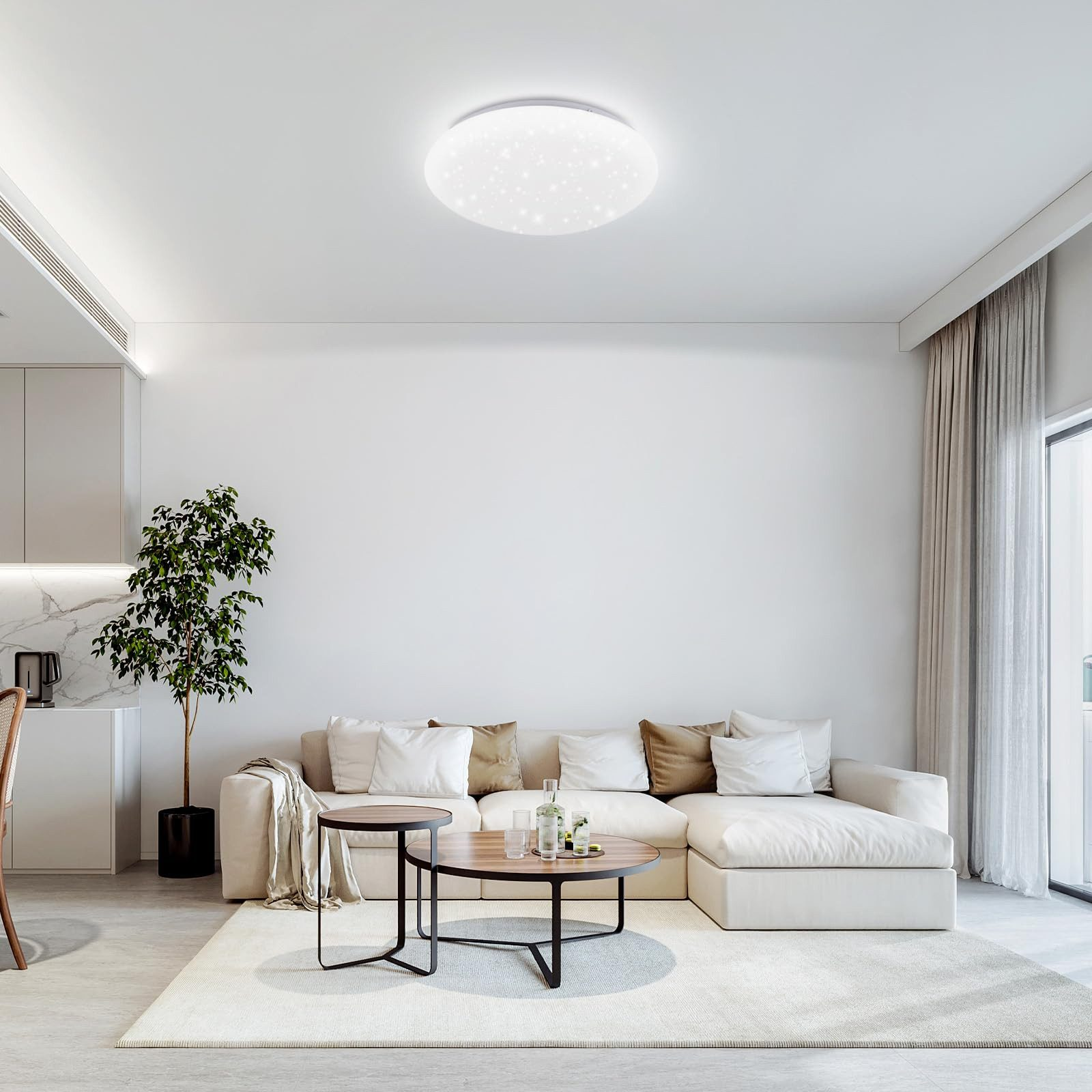 Un moderno soggiorno con un divano bianco, due tavolini rotondi e una lampada da soffitto luminosa.