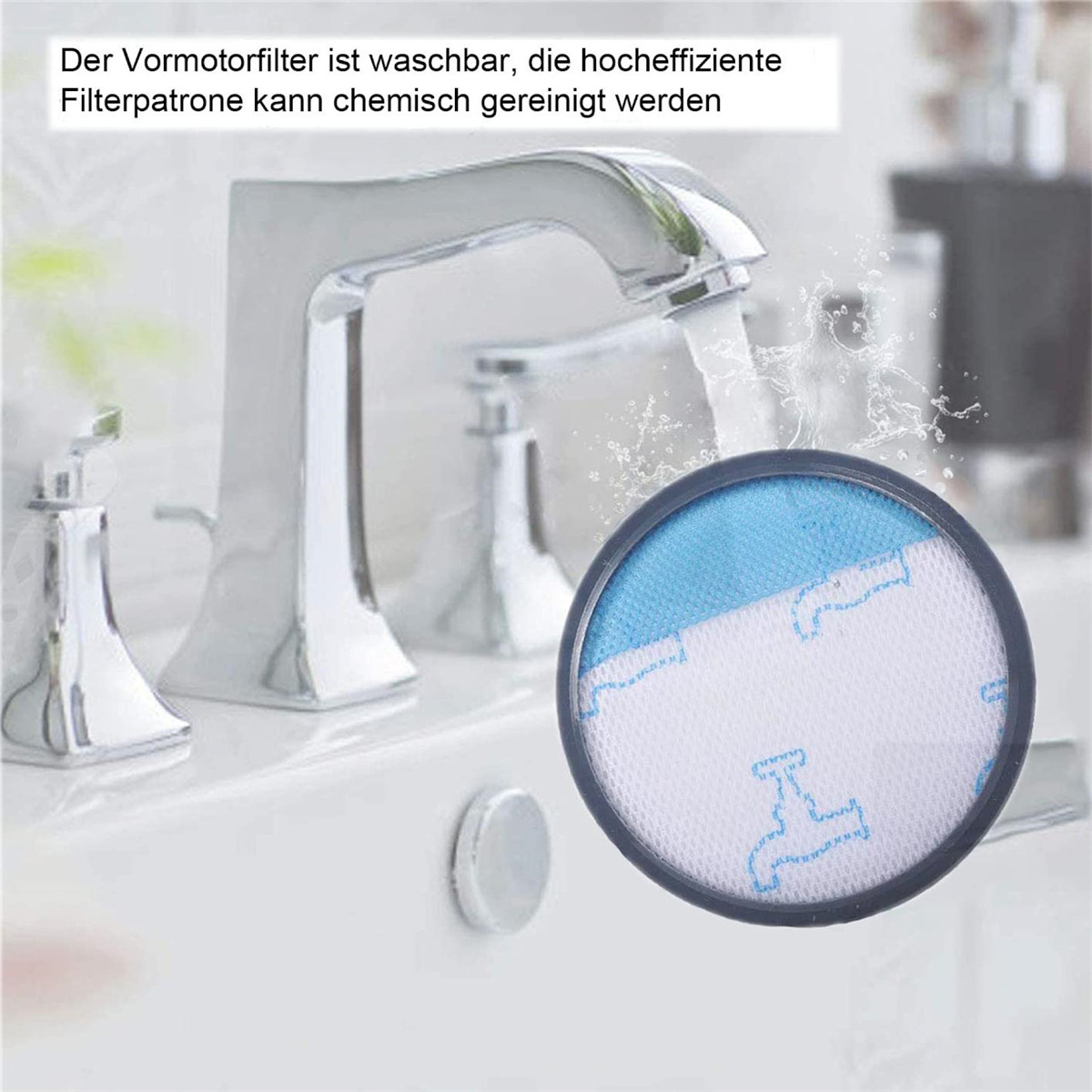Ein Filter, der unter einem Wasserhahn gereinigt wird, mit Wasserhahn und Waschbecken im Hintergrund.