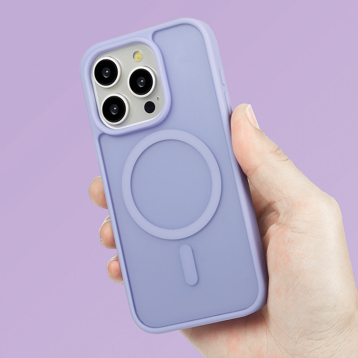 Coque de téléphone violette avec un téléphone à l'intérieur. La coque a une forme d'anneau et un bord arrondi.