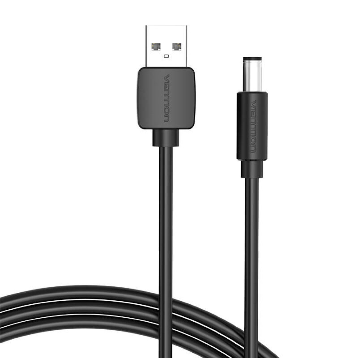 Dos cables de carga USB negros. Uno tiene un extremo USB-A, el otro un conector CC.
