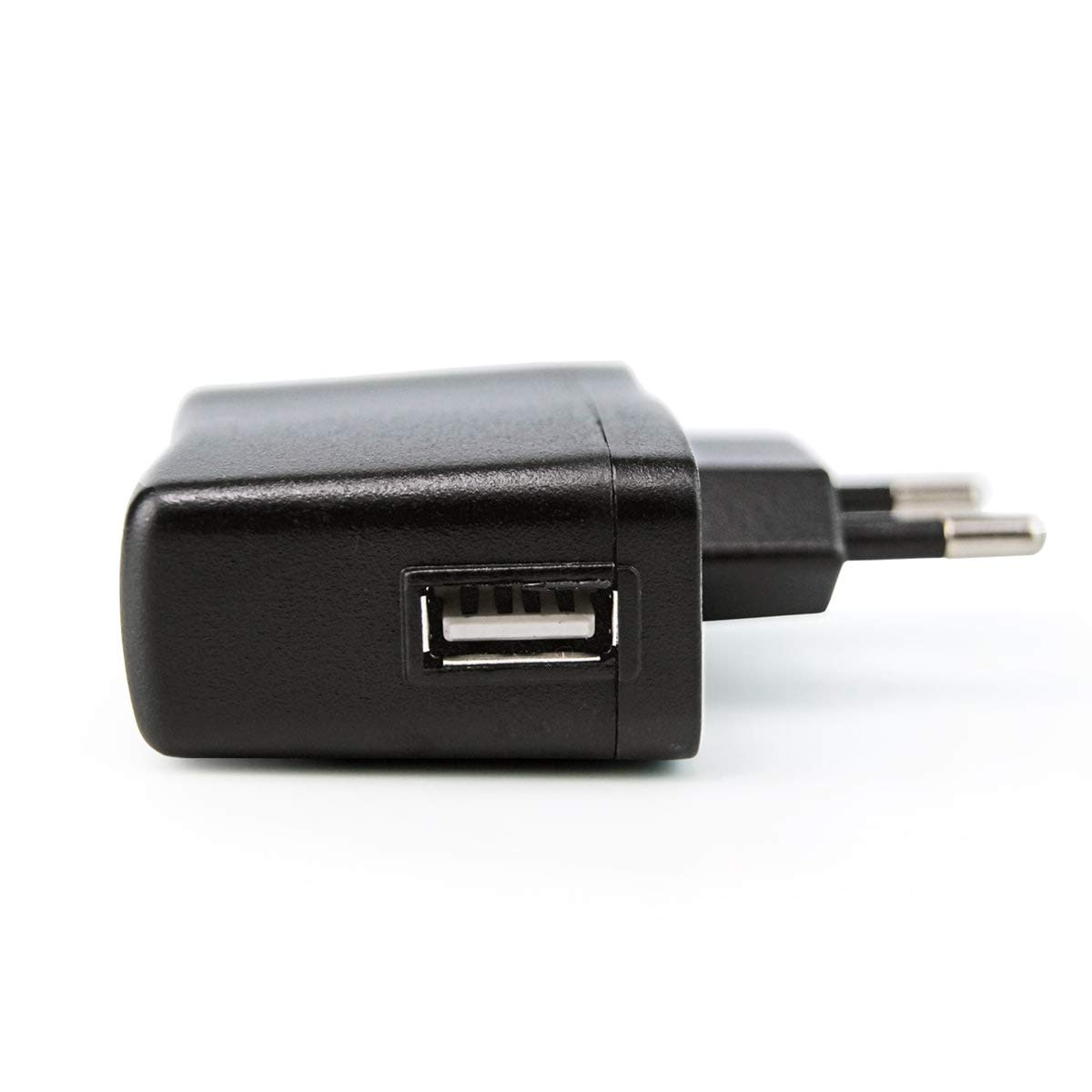 Ein schwarzes USB-Ladegerät mit weißem Hintergrund. Der USB-Anschluss ist sichtbar.