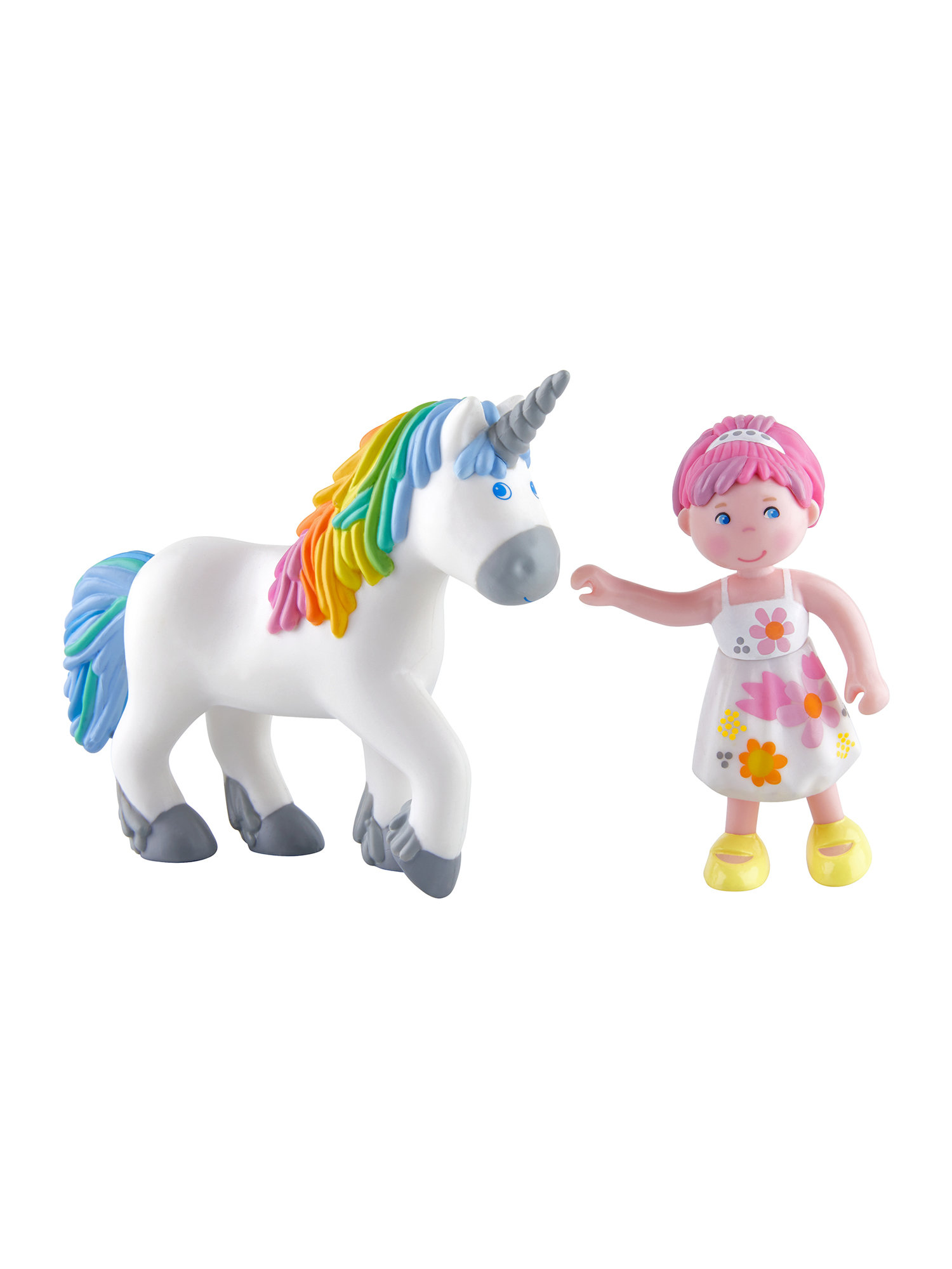 Ein weißes Einhorn-Spielzeug mit einem Mädchen-Spielzeug. Das Einhorn hat eine Regenbogenmähne und einen blauen Schwanz.