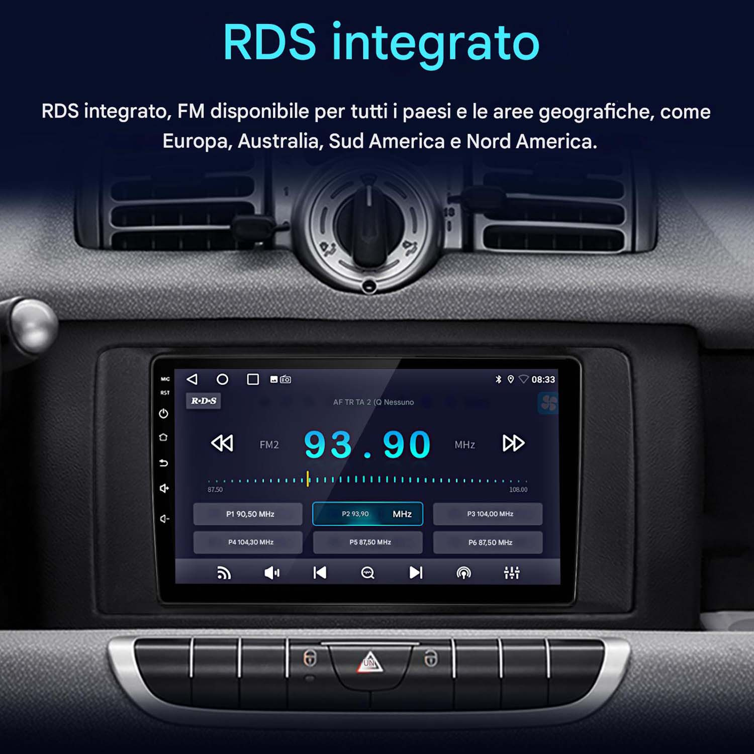 Schermo multimediale per auto che mostra l'interfaccia radio con informazioni RDS, con interni dell'auto.