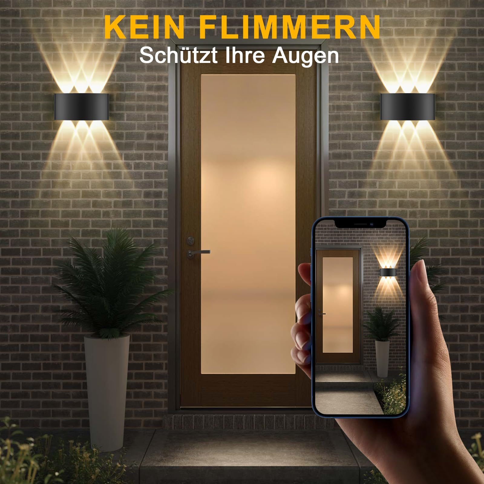 Eine Hand hält ein Telefon, das Außenbeleuchtung zeigt. Zwei Leuchten sind an einer Ziegelmauer montiert.