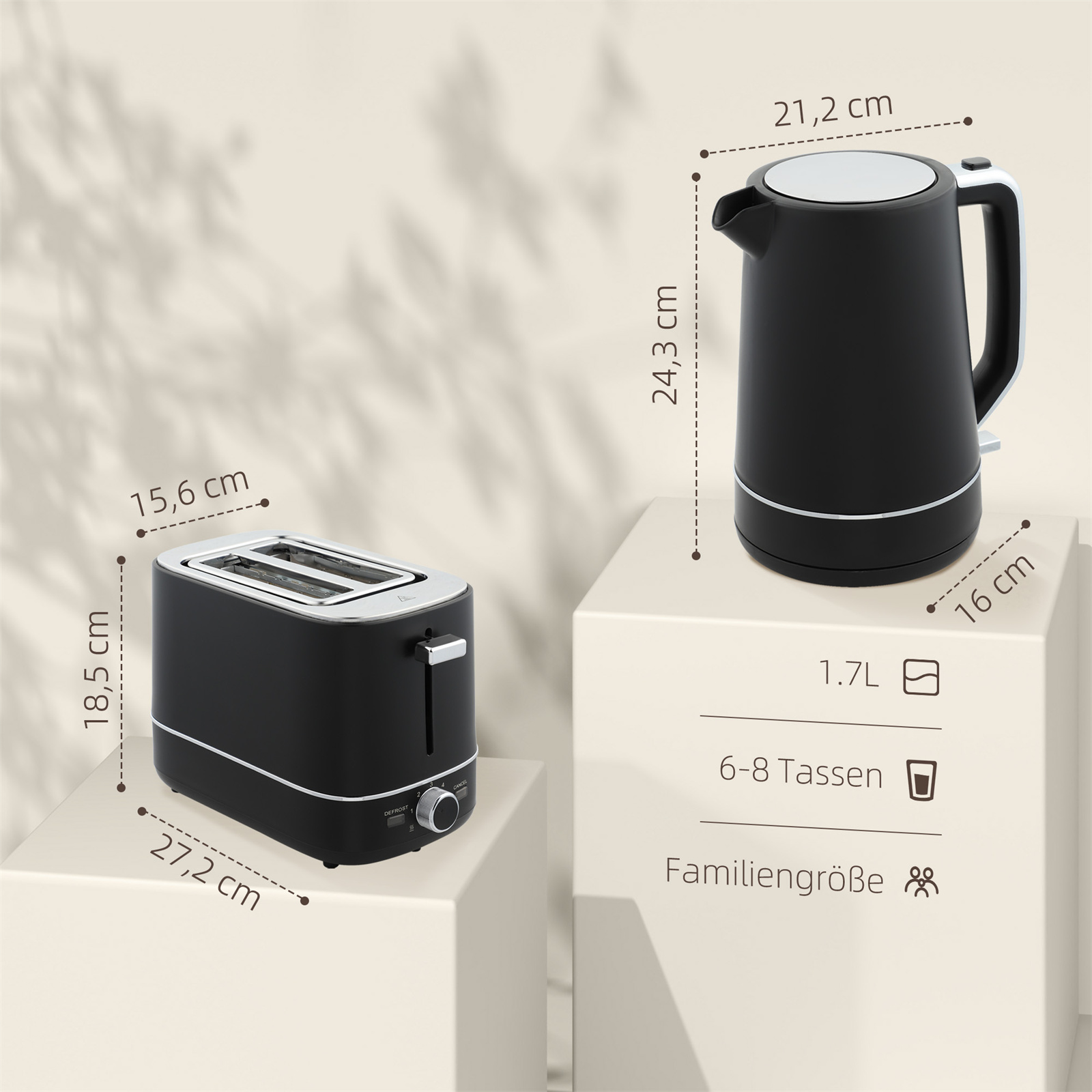 Ein schwarzer Toaster und ein schwarzer Wasserkocher stehen auf einer weißen Oberfläche. Abmessungen mit Etiketten.