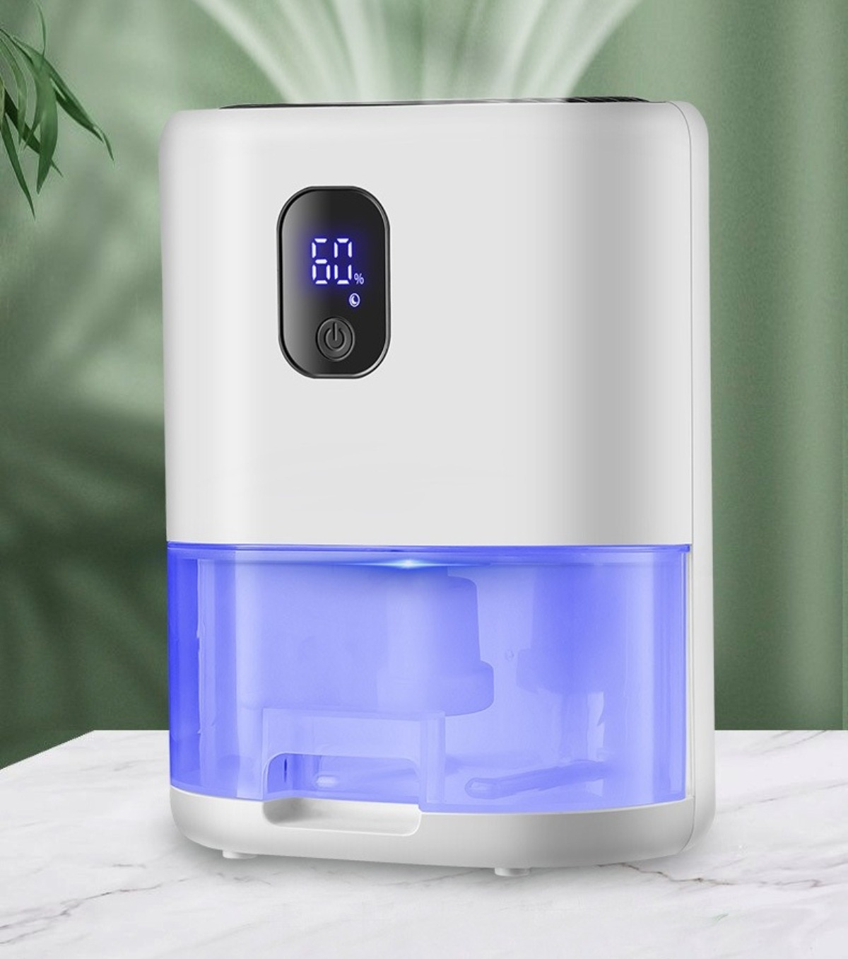 Weißer Luftentfeuchter mit blau beleuchtetem Wassertank und Digitalanzeige.