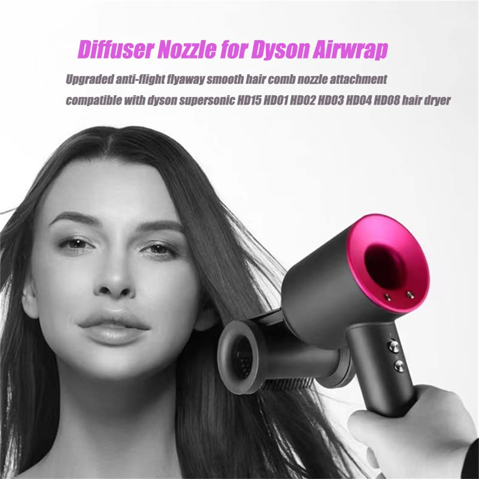 Frau, die einen Dyson Airwrap mit Diffusor-Aufsatz benutzt. Die Frau lächelt.