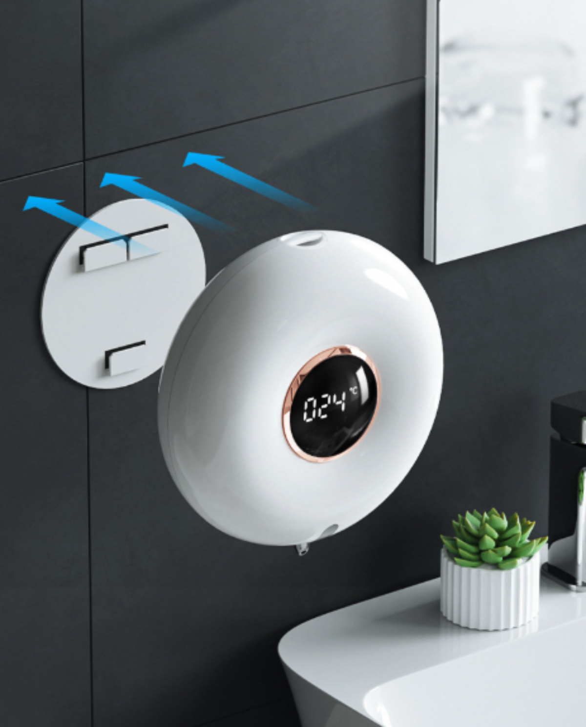 Weißer, oval geformter automatischer Seifenspender, montiert an einer schwarzen Wand, mit digitaler Anzeige.